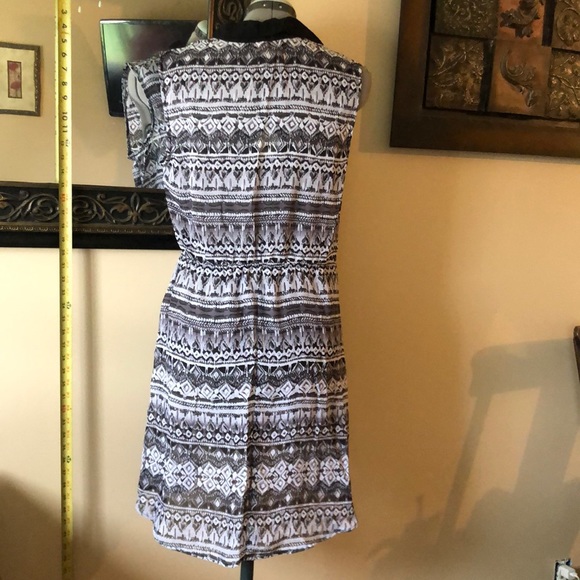 Women’s dress - Picture 2 of 3